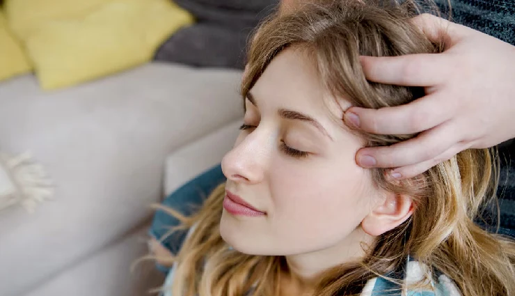 how to stay awake after lunch,beat afternoon sleepiness,natural ways to stay alert at work,post-lunch drowsiness remedies,tips to fight mid-afternoon slump,stay productive after lunch,avoid caffeine slump,desk-friendly alertness tips,combat sleepiness naturally,energy boost after lunch