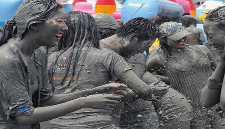 holi celebration,holi in foreign