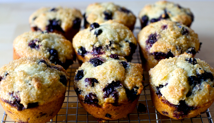 berry muffins,muffins recipe,easy recipe,breakfast recipes,hunger struck,food