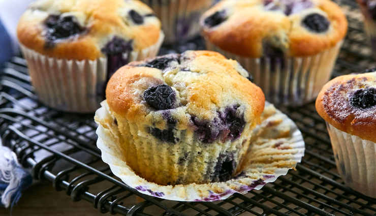 berry muffins,muffins recipe,easy recipe,breakfast recipes,hunger struck,food