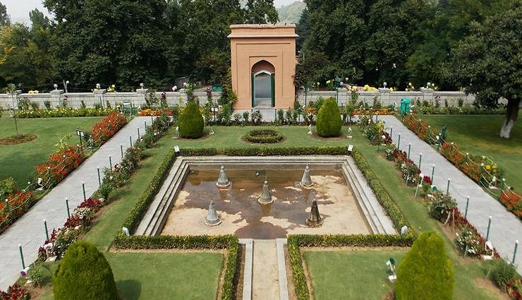 6 Mughal Gardens You Must Explore in Kashmir