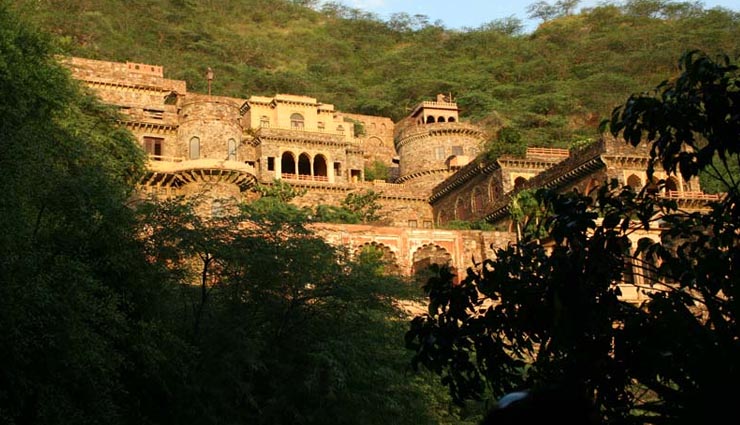 places have millions of treasure hidden in them,hidden treasure of india