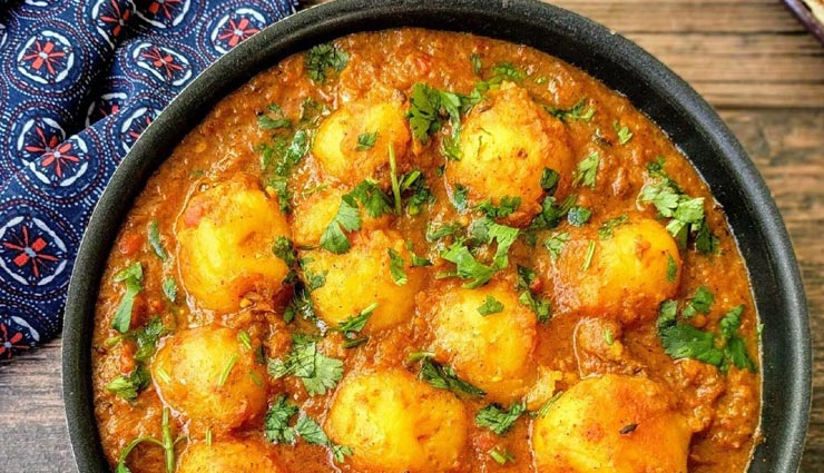 वीकेंड स्पेशल में बनाए मुगलई आलू लाजवाब, पेट भर जाएगा मन नहीं #Recipe