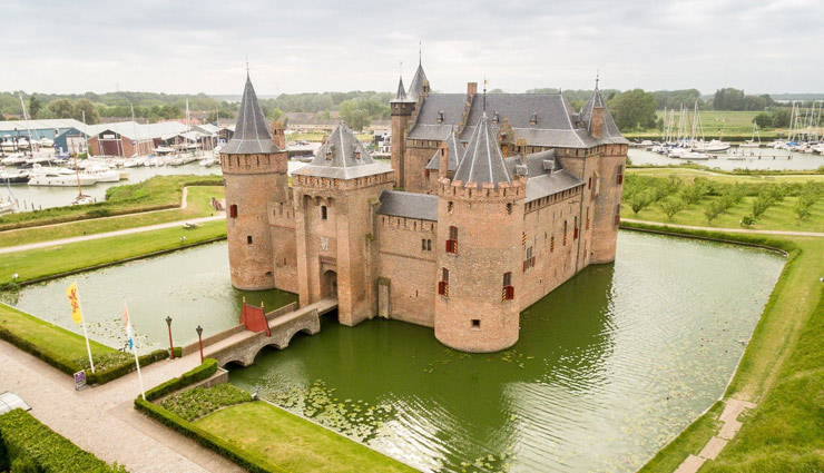 charles sieger home,florida,bodiam castle,england,caerlaverock castle,united kingdom,angkor wat,cambodia,muiderslot castle,netherlands,beautiful moats,moats in the world