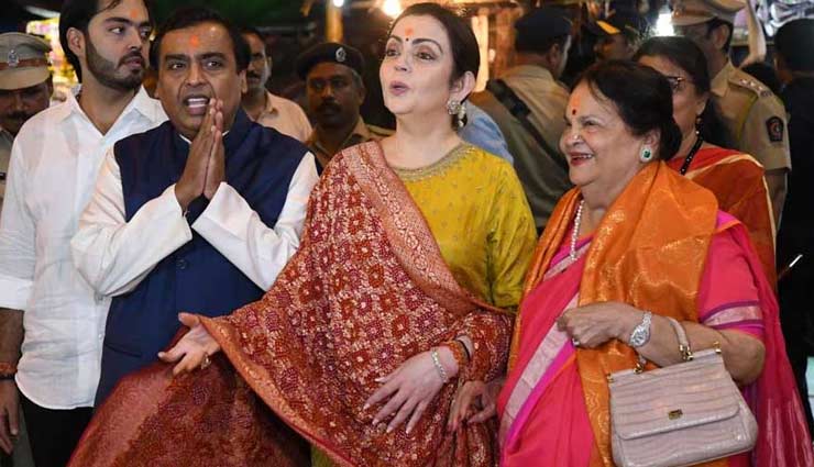 mukesh ambani,nita ambani,isha ambani,isha ambani wedding card,siddhivinayak temple