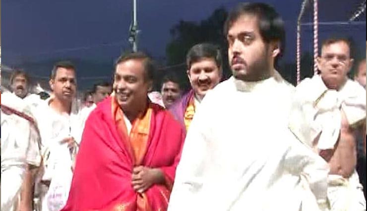 ईशा अंबानी की शादी का कार्ड लेकर तिरुपति बालाजी पहुंचे मुकेश अंबानी, 12 दिसंबर को मुंबई में होगी रॉयल वेडिंग 