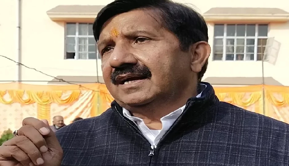 ‘रात के अंधेरे में भी निपटा देंगे’—डिप्टी CM मुकेश अग्निहोत्री ने अधिकारियों को दी कड़ी चेतावनी