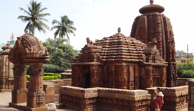 mukteshwar,uttarakhand,places to visit in mukteshwar,mukteshwar temple,sitla,chauli ki jali,bhalu gaad waterfalls