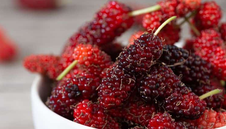 14 Amazing Benefits Of Mulberries (Shahtoot)
