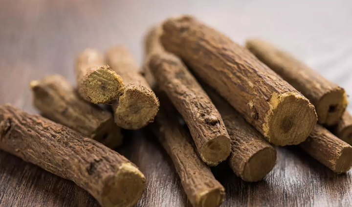 mulethi benefits,cough relief,health news hindi,ayurveda,herbal remedies,wellness,healthy living,respiratory health,immune support,holistic healing