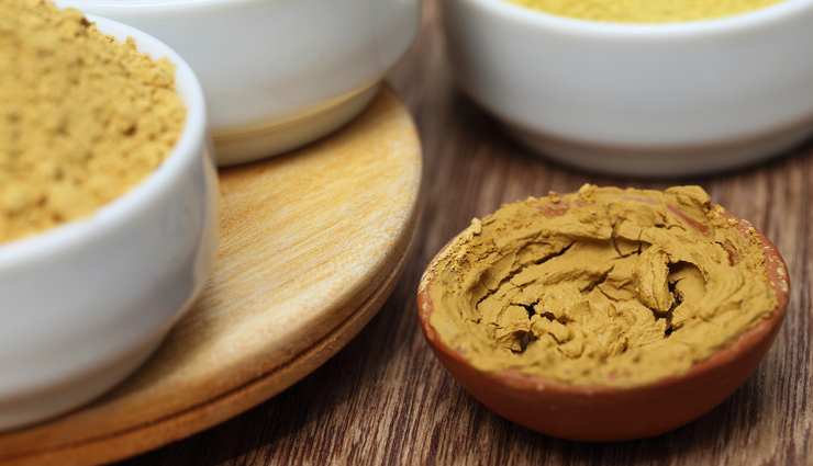 multani mitti,ways to use multani mitti,multani mitti to treat oily skin,oily skin tips,beauty tips,skin care tips,multani mitti face packs