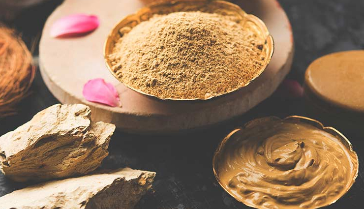 10 Benefits of Using Multani Mitti For Skin and Hair 