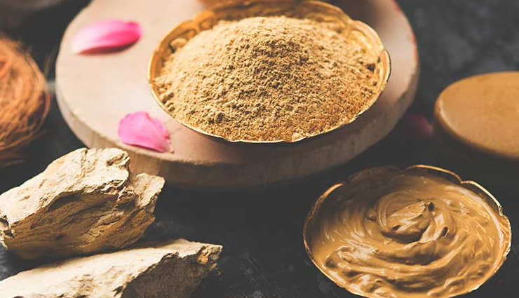 10 Benefits of Using Multani Mitti For Skin and Hair