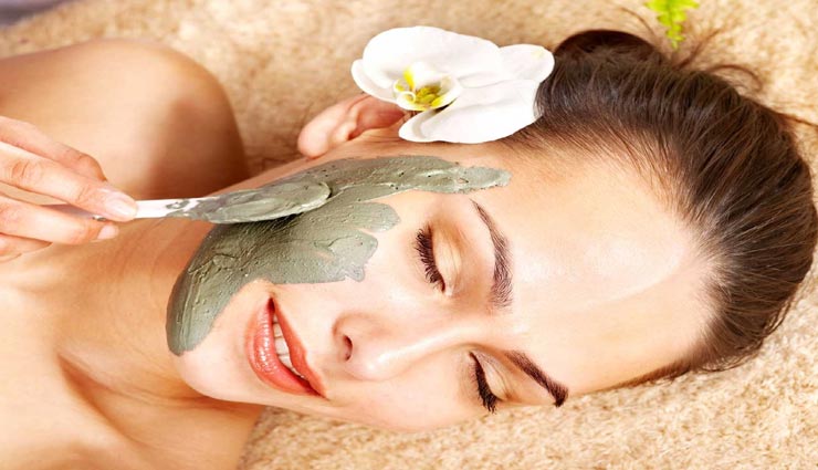 ऑयली स्किन के लिए बेस्ट है मुल्तानी मिट्टी और दही से बना यह फेसपैक, चांद जैसा चमकेगा चेहरा