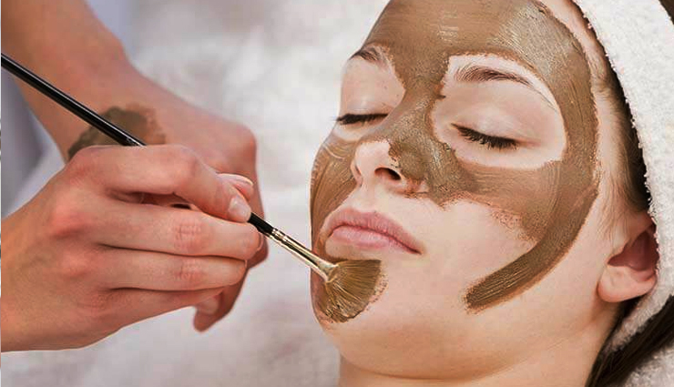 multani mitti diy,fuller’s earth face pack,multani mitti hair mask,natural skincare,home remedies for skin,hair care tips,beauty tips with multani mitti