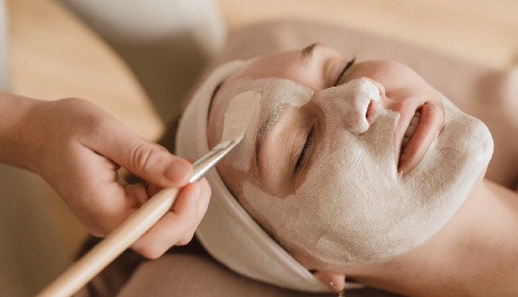 40 की उम्र में पाएं 20 जैसा निखार, घर पर ऐसे करें हाइड्रा फेशियल hydra facial at home,anti-aging skincare tips,diy hydra facial,home facial for youthful skin,hydra facial benefits,rejuvenate skin at 40,skincare routine for glowing skin,how to do hydra facial at home,youthful skin care tips
