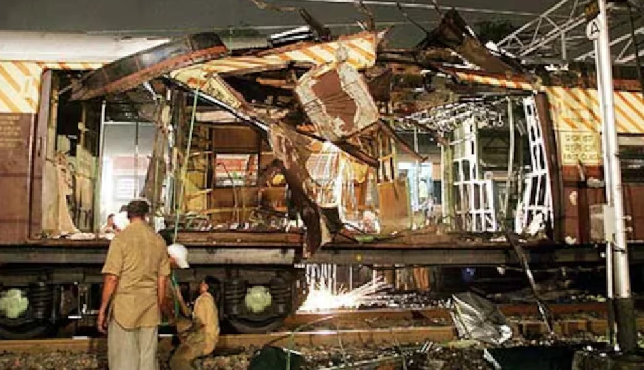 2006 मुंबई ट्रेन धमाका मामला: हाईकोर्ट ने सभी 12 दोषियों को बरी किया, एक की हुई मौत, सबूतों को बताया अविश्वसनीय