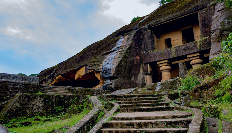 tourist attractions in mumbai,mumabi,kanheri caves,the gateway of india,global vipassana pagoda,shree siddhivinayak temple,girgaon chowpatty