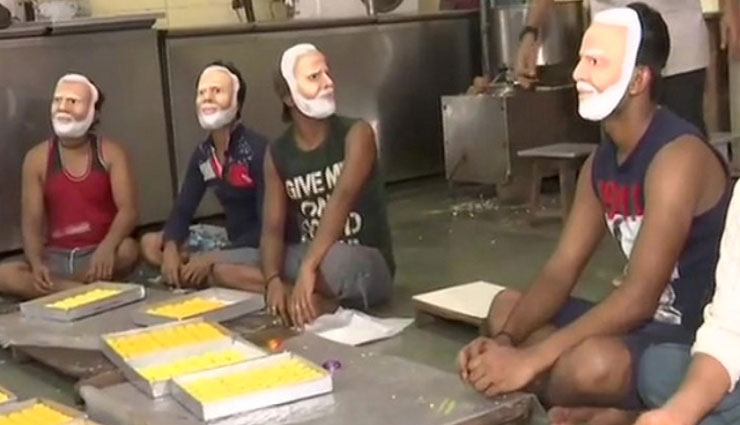 मुंबई : एग्जिट पोल के परिणाम से उत्साहित भाजपा प्रत्याशी गोपाल शेट्टी ने बनवाने शुरू कर दिए 2000 किलो लड्डू 