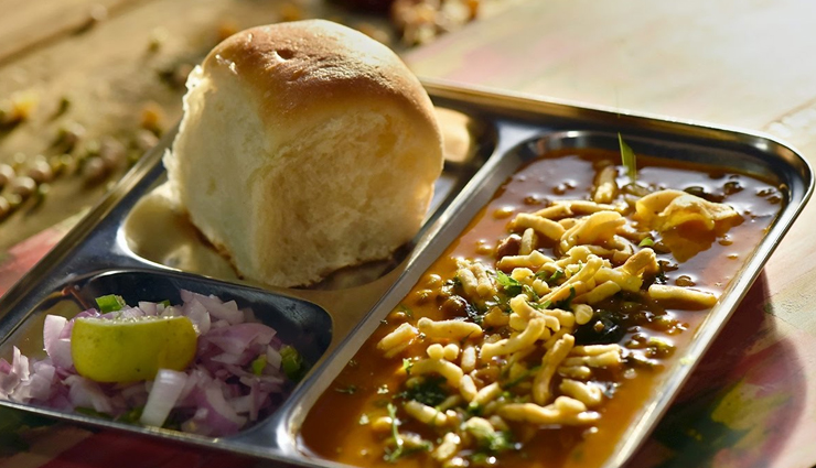 street foods of mumbai,mumbai,food to try in mumbai,vada pav,misal pav,pav bhaji,bhel puri and sev puri,batata vada,ragda pattice