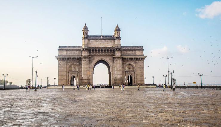 tourist attractions in mumbai,mumabi,kanheri caves,the gateway of india,global vipassana pagoda,shree siddhivinayak temple,girgaon chowpatty