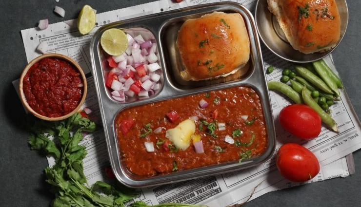 street foods of mumbai,mumbai,food to try in mumbai,vada pav,misal pav,pav bhaji,bhel puri and sev puri,batata vada,ragda pattice