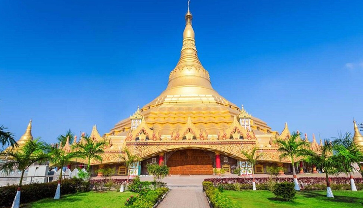 tourist attractions in mumbai,mumabi,kanheri caves,the gateway of india,global vipassana pagoda,shree siddhivinayak temple,girgaon chowpatty