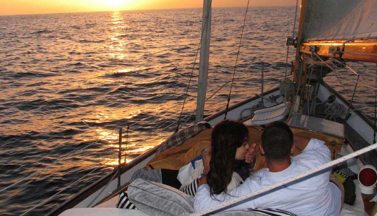 mumbai,places to visit in mumbai,things to experience in mumbai,breakfast at an irani cafe,colaba causeway market,chapel road,imagica,day on a yacht,sanjay gandhi national park