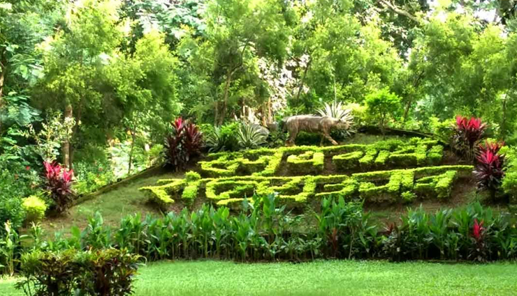 mumbai,places to visit in mumbai,things to experience in mumbai,breakfast at an irani cafe,colaba causeway market,chapel road,imagica,day on a yacht,sanjay gandhi national park