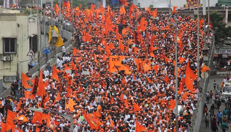 Protesters in Mumbai block traffic in Thane, bus services from Airoli to Vashi stopped