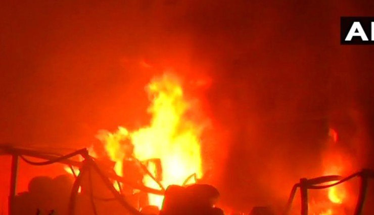 मुंबई: केमिकल फैक्टरी का बॉयलर फटने से भीषण आग, 15 किमी तक सुनी गई धमाके की आवाज
