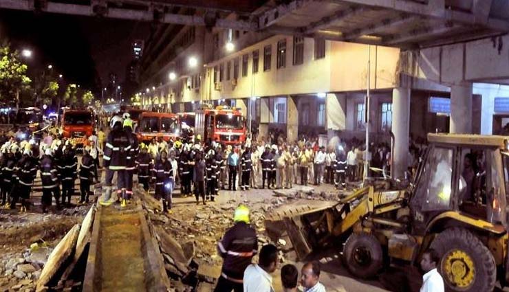 मुंबई के छत्रपति शिवाजी टर्मिनस के पास फुटओवर ब्रिज गिरा, 5 लोगों की मौत, 36 घायल, मृतकों को 5 लाख, घायलों को 50 हजार मुआवजे का एलान