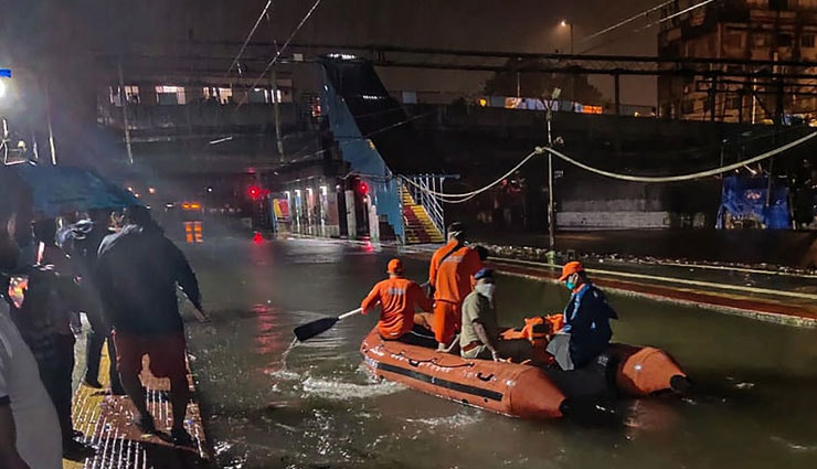 मुंबई में बारिश के कहर, 107 किमी/घंटे की रफ्तार से चली हवा, सड़कों पर सैलाब, गाड़ियों पर पेड़ maharashtra,mumbai rains,mumbai rains today,mumbai heavy rains,rain in mumbai,mumbai rains today live update,mumbai weather,news