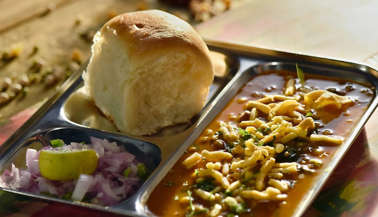 अनोखा स्वाद देती है 'मुम्बईया मिसल पाव', आप भी बन जाएँगे इसके दीवाने #Recipe