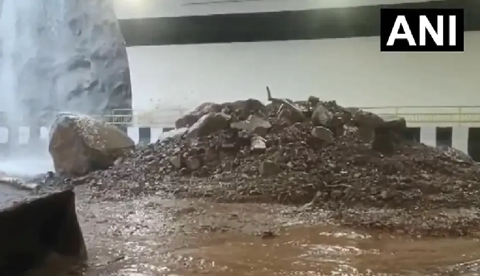 मूसलाधार बारिश ने खोली 6,695 करोड़ के  मुंबई-पुणे एक्सप्रेसवे की पोल, खंडाला एग्जिट पर लैंडस्लाइड से बंद हुआ मार्ग