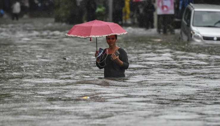 बारिश से मुंबई हुई बेहाल, 38 लोगों की मौत, 3 से 5 जुलाई के बीच बाढ़ की आशंका