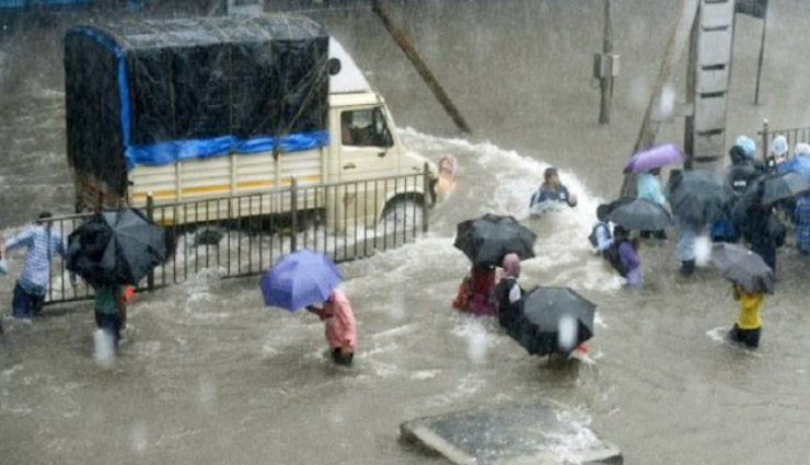 मुंबई में फिर सक्रिय हुआ मानसून, 24 घंटे में 18 सेमी बारिश, सड़कों पर भरा पानी, 7 फ्लाइट रद्द