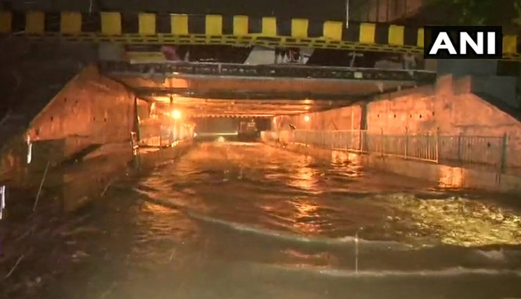 maharashtra,kalyan railway station,waterlogged,rain,city,mumbai rain in hindi