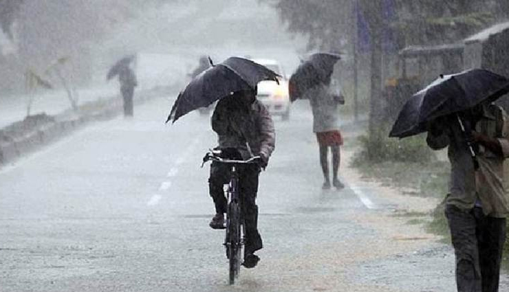 Mumbai Rains- Railway services disrupted, water logging at Hindmata, Bandra, Sion, Matunga