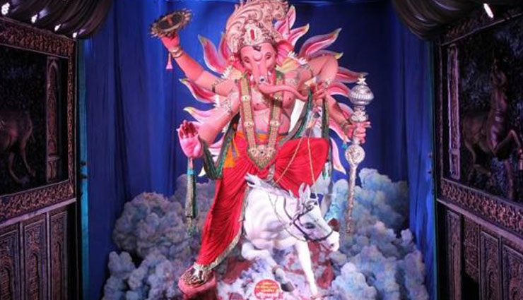 Picture of Mumbai’s tallest Ganesha idol, Mumbaicha Raja