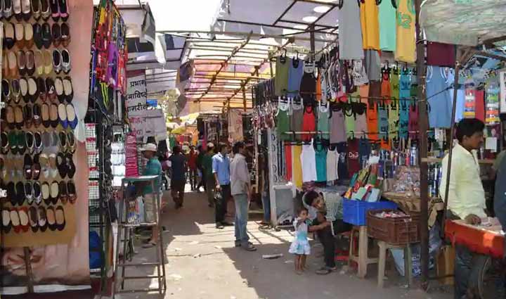 you can shop cheaply from these markets of mumbai they become favorite places of tourists,holiday,travel,tourism