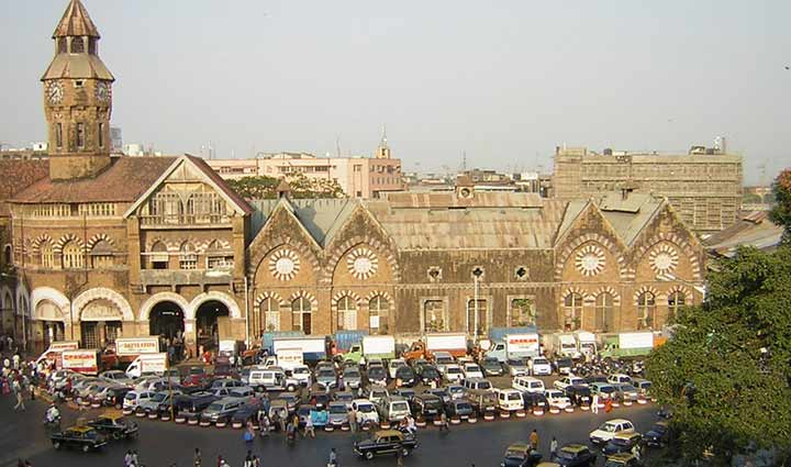 you can shop cheaply from these markets of mumbai they become favorite places of tourists,holiday,travel,tourism