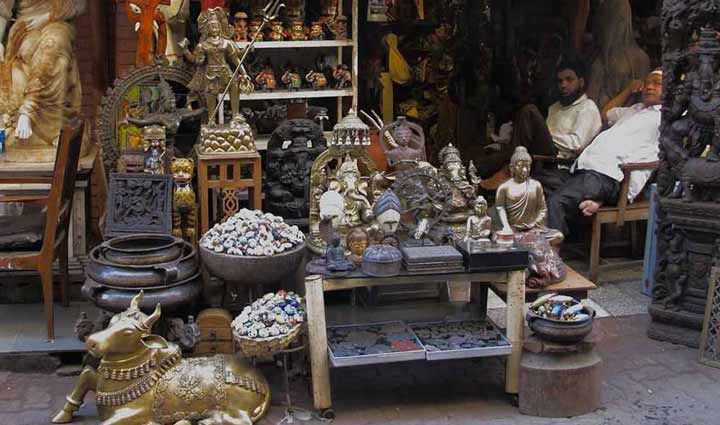 you can shop cheaply from these markets of mumbai they become favorite places of tourists,holiday,travel,tourism