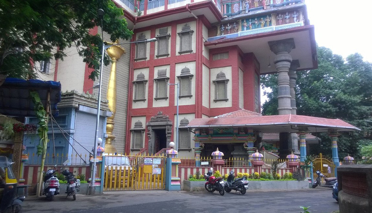 इन भव्य मंदिरों के लिए भी जानी जाती हैं सपनों की नगरी मुंबई, भक्तों का लगता है जमावड़ा mumbai famous temples,temples to visit in mumbai,sacred places in mumbai,mumbai religious landmarks,best temples in mumbai,mumbai spiritual destinations,holy places in mumbai,temples with historical significance in mumbai,famous mumbai temples for worship,mumbai revered temples,मुंबई के प्रसिद्ध मंदिर,मुंबई में दर्शनीय मंदिर,मुंबई के पवित्र स्थल,मुंबई के धार्मिक धरोहर,मुंबई के सर्वश्रेष्ठ मंदिर,मुंबई के आध्यात्मिक स्थल,मुंबई में पवित्र स्थान,मुंबई में ऐतिहासिक महत्त्व वाले मंदिर,पूजा के लिए प्रसिद्ध मुंबई के मंदिर,मुंबई के प्रसिद्ध मंदिरों के पूज्य स्थल