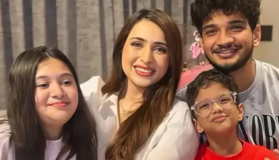 munawar faruqui,standup comedian munawar faruqui,bigg boss 17,bb 17,pati patni aur panga,munawar mother,munawar father,mehzabeen coatwala,munawar mehzabeen