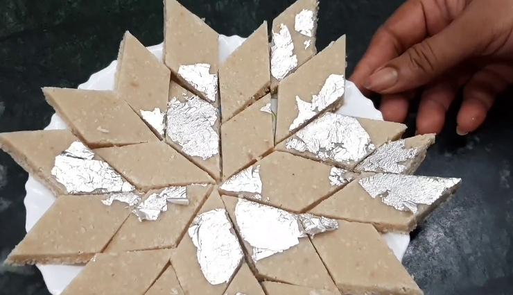 घर में बनाएं पूर्ण शुद्धता वाली मूंगफली कतली, स्वाद ऐसा कि बाजार की मिठाइयों को भी देगा मात #Recipe mungfali katli recipe,homemade mungfali katli,peanut katli recipe,easy mungfali katli,step-by-step mungfali katli,healthy mungfali katli,indian peanut fudge recipe,traditional mungfali katli,quick mungfali katli,mungfali katli preparation