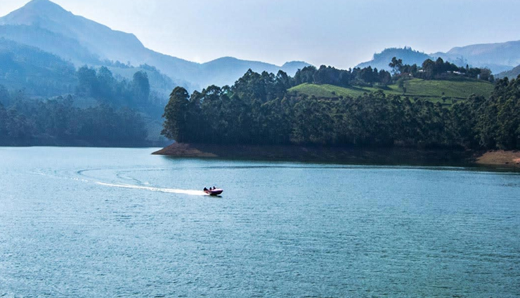 munnar,places to visit in munnar,attukal waterfalls,blossom park,top station,pothamedu view point,tata tea museum,kundala lake,mattupetty dam