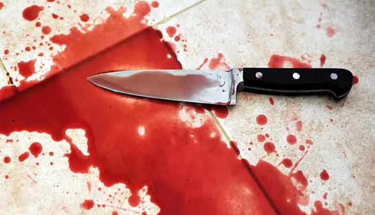 उत्तर प्रदेश : दिनदहाड़े बच्चे की हत्या कर लाश काट रहे थे दो युवक, महिला ने देखा तो छोड़कर भागे