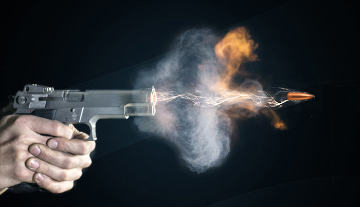 शादी के बार पहली बार मायके आई थी बहन, भाई ने मारी गोली, फरार