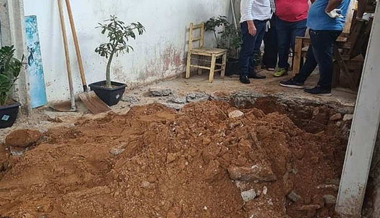 नाबालिग लड़की को अपने पिता से हुआ प्यार, मां और 9 साल की बहन को मारकर दफनाया crime news,girl,murder,mother,stepfather,world news